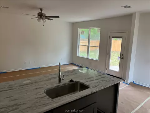 2415 Lightfoot Ln, Bryan, TX 77803 photo 4