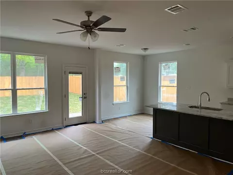 2415 Lightfoot Ln, Bryan, TX 77803 photo 3
