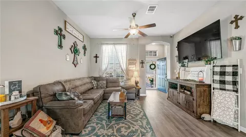 2002 Stubbs Dr, Bryan, TX 77807 photo 5