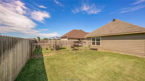 2002 Stubbs Dr, Bryan, TX 77807 photo 23