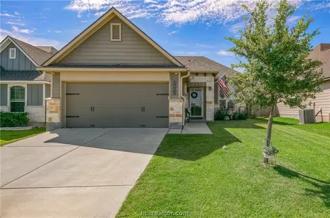 2002 Stubbs Dr, Bryan, TX 77807 photo 1