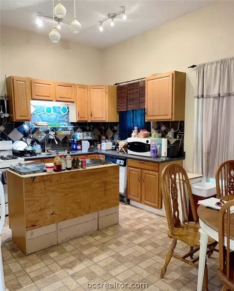 709 E 27th St, Bryan, TX 77803 photo 5