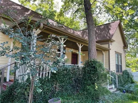 709 E 27th St, Bryan, TX 77803 photo 2
