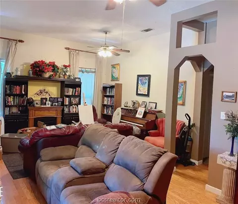 709 E 27th St, Bryan, TX 77803 photo 3
