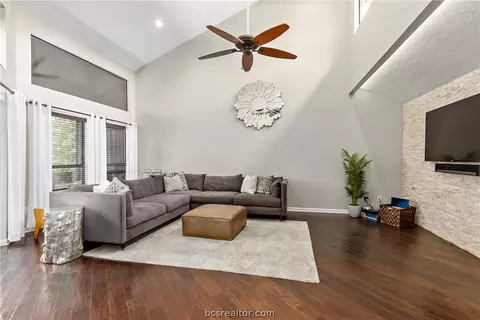 3208 Deer, Bryan, TX 77807 photo 4