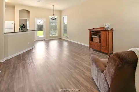 2014 Stubbs Dr, Bryan, TX 77807 photo 3