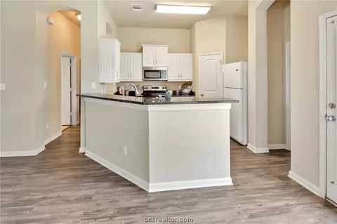 2014 Stubbs Dr, Bryan, TX 77807 photo 9