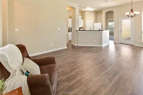 2014 Stubbs Dr, Bryan, TX 77807 photo 4