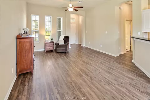 2014 Stubbs Dr, Bryan, TX 77807 photo 5