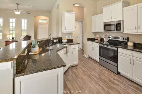 2014 Stubbs Dr, Bryan, TX 77807 photo 12