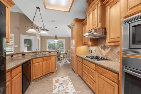 5300 Winchester Dr, Bryan, TX 77802 photo 7