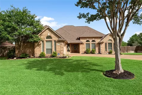 5300 Winchester Dr, Bryan, TX 77802 photo 1