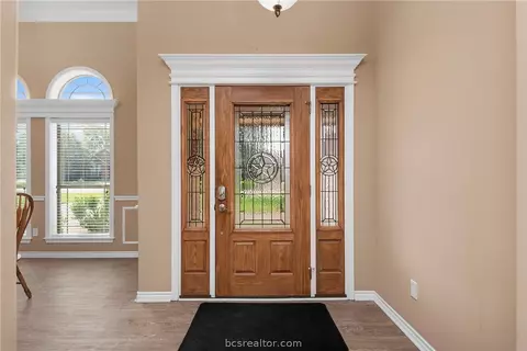 5300 Winchester Dr, Bryan, TX 77802 photo 2