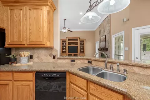 5300 Winchester Dr, Bryan, TX 77802 photo 9