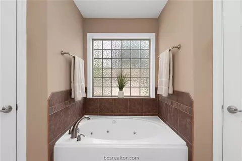 5300 Winchester Dr, Bryan, TX 77802 photo 19