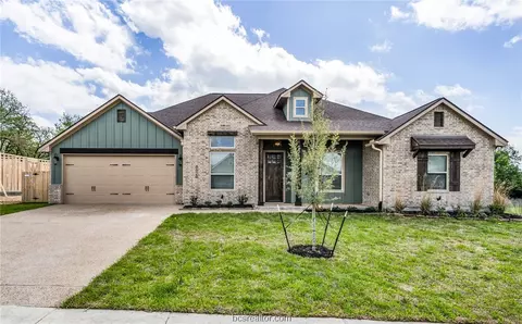 3320 Stoneleigh Rd, Bryan, TX 77808