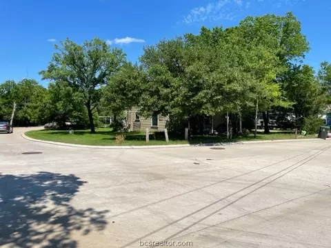 200 202 Brook Ln, Bryan, TX 77802 photo 2