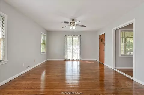410 E North Ave, Bryan, TX 77801 photo 4