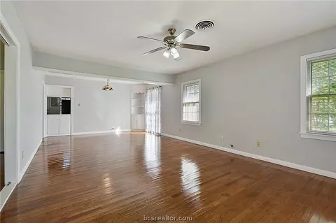 410 E North Ave, Bryan, TX 77801 photo 2