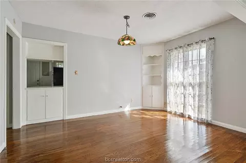 410 E North Ave, Bryan, TX 77801 photo 5