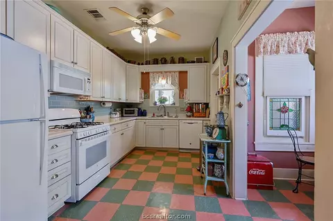 705 E 31st St, Bryan, TX 77803 photo 10