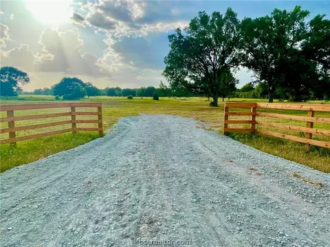 6811 Harbert Rd, Bryan, TX 77808 photo 1
