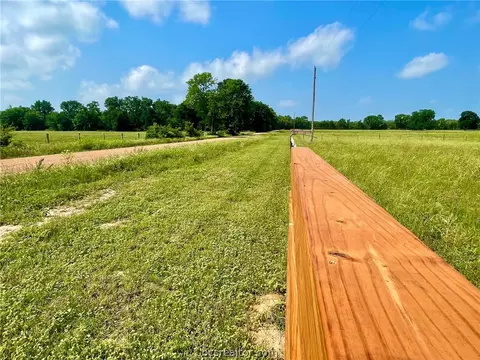 6811 Harbert Rd, Bryan, TX 77808 photo 3