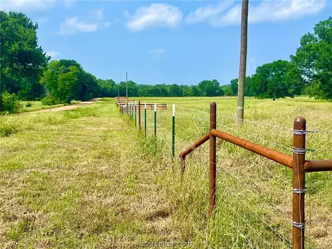 6811 Harbert Rd, Bryan, TX 77808 photo 4