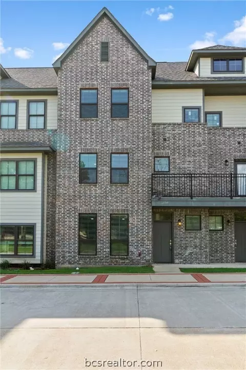 608 Clay St, Bryan, TX 77801 photo 2