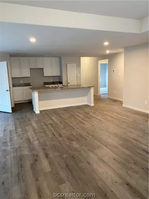 978 Harper Ln, Bryan, TX 77803 photo 3