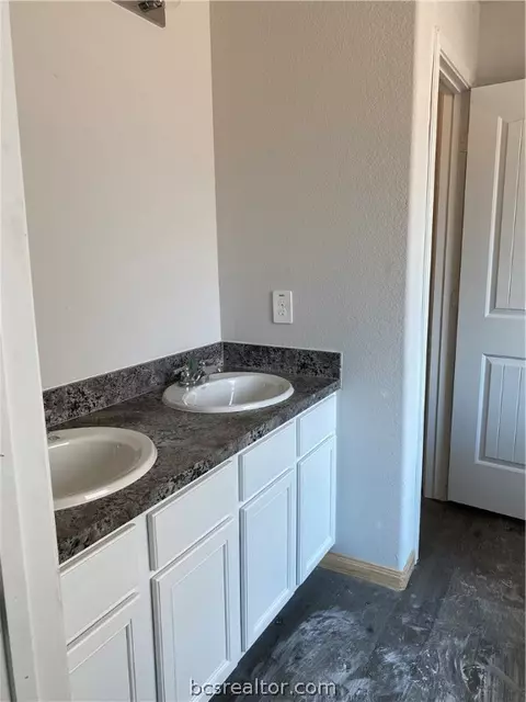 978 Harper Ln, Bryan, TX 77803 photo 6