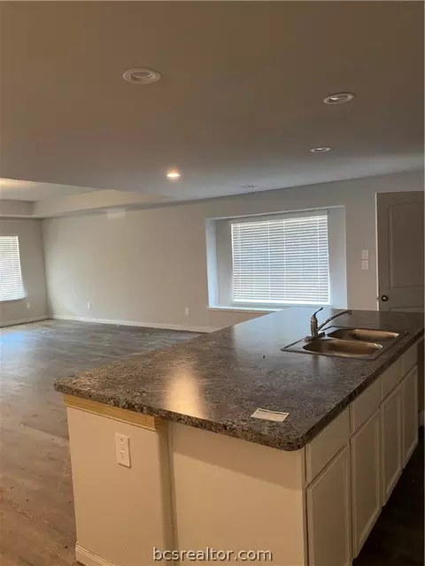 978 Harper Ln, Bryan, TX 77803 photo 4