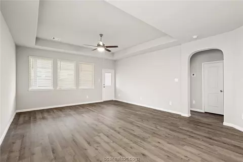 976 Harper Ln, Bryan, TX 77803 photo 6