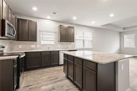 976 Harper Ln, Bryan, TX 77803 photo 9