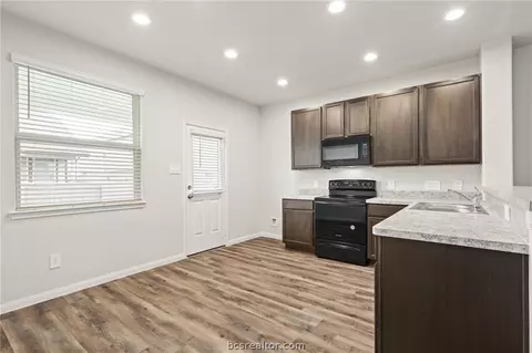 968 Harper Ln, Bryan, TX 77803 photo 9