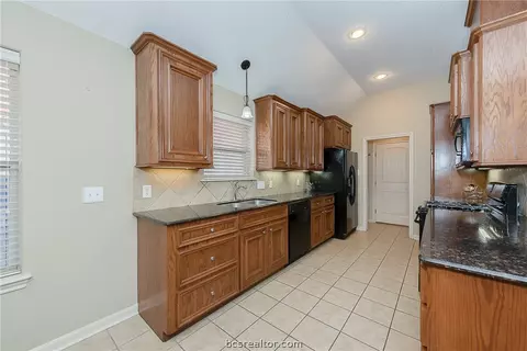 3313 Broadmoor Dr, Bryan, TX 77802 photo 2