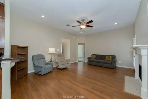 3313 Broadmoor Dr, Bryan, TX 77802 photo 4