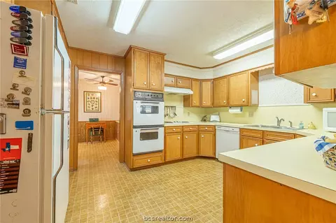 1901 Debbie Dr, Bryan, TX 77802 photo 16