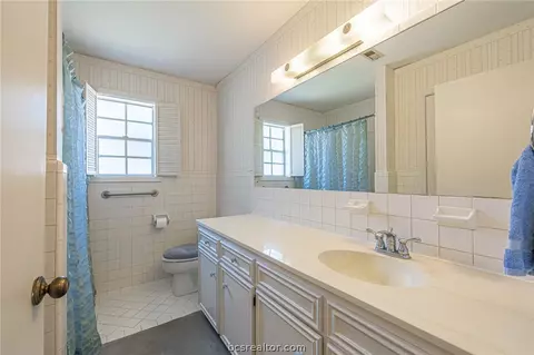 1901 Debbie Dr, Bryan, TX 77802 photo 9