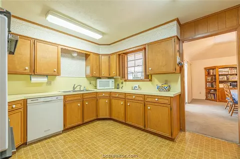 1901 Debbie Dr, Bryan, TX 77802 photo 19