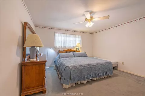 1901 Debbie Dr, Bryan, TX 77802 photo 8