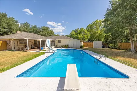 1901 Debbie Dr, Bryan, TX 77802 photo 5