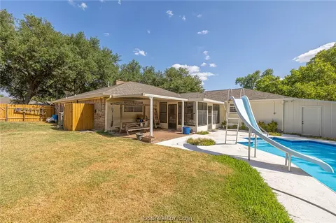 1901 Debbie Dr, Bryan, TX 77802 photo 2