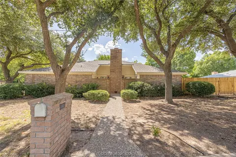 1901 Debbie Dr, Bryan, TX 77802 photo 1