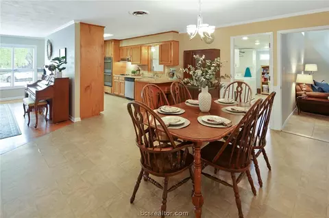 2002 Vinewood Dr, Bryan, TX 77802 photo 4