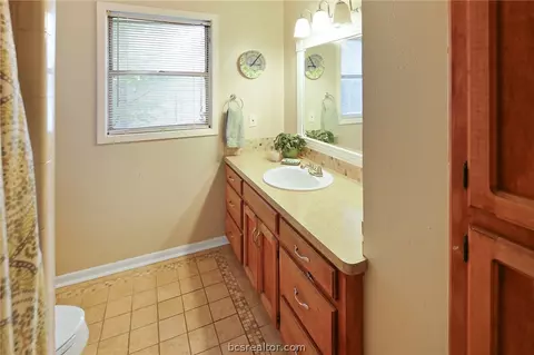 2002 Vinewood Dr, Bryan, TX 77802 photo 27