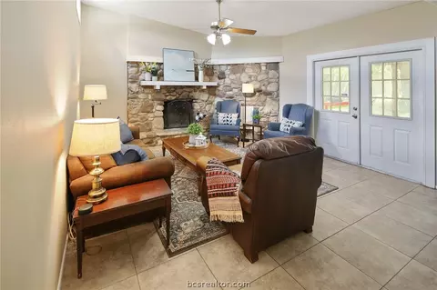2002 Vinewood Dr, Bryan, TX 77802 photo 15