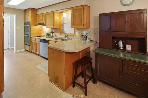 2002 Vinewood Dr, Bryan, TX 77802 photo 12