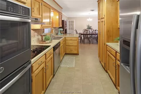 2002 Vinewood Dr, Bryan, TX 77802 photo 14