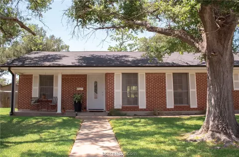 1208 Esther Blvd, Bryan, TX 77802 photo 2